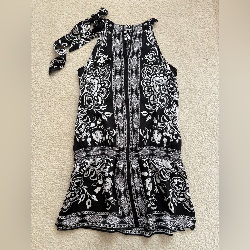 White House Black Market 100% silk black floral paisley top w/ tie neck, sz M - Picture 7 of 7